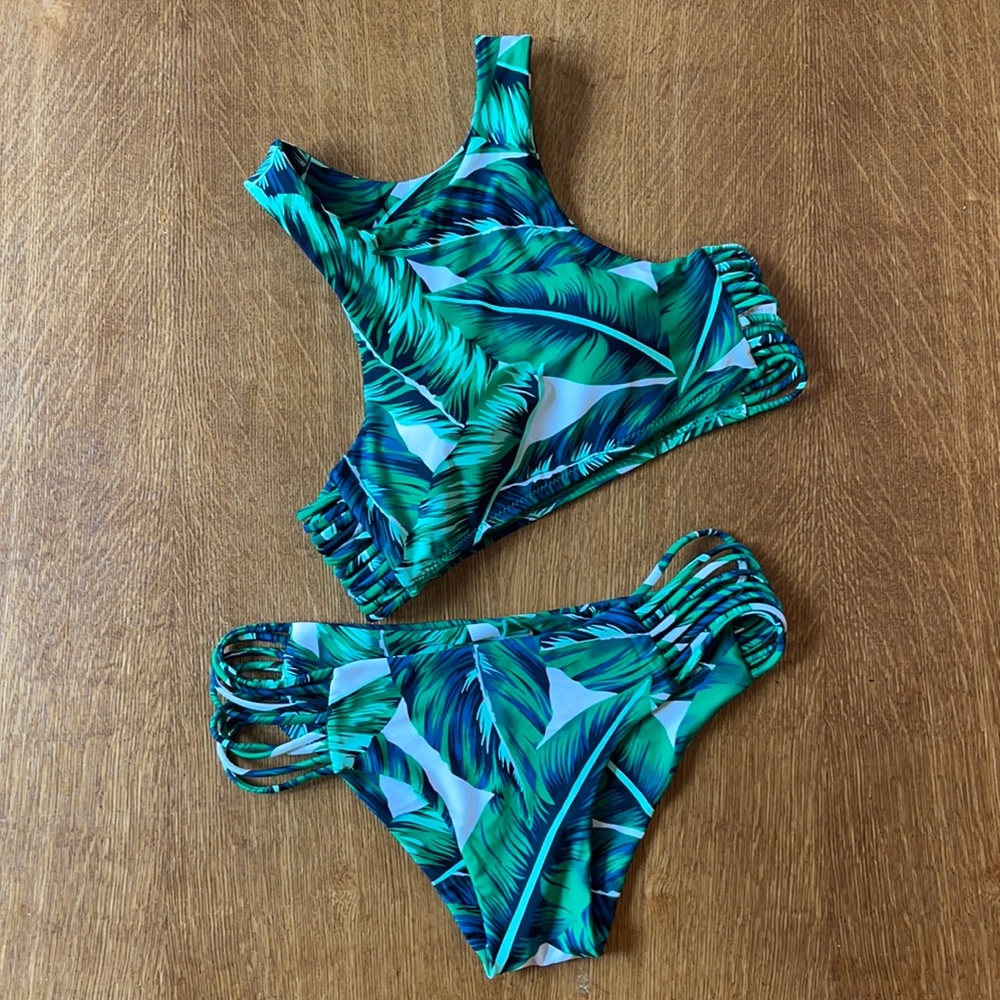 NWOT Cupshe palm leaf bikini